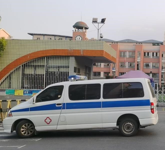 南山救护车出租护送骨折病人一公里多少钱